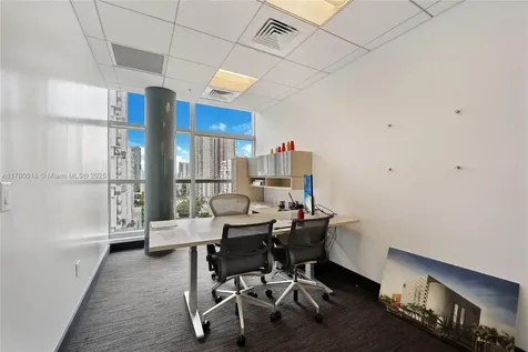 175 SW 7th Street Miami FL 33130