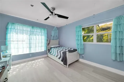 9401 SW 69th Court Pinecrest FL 33156