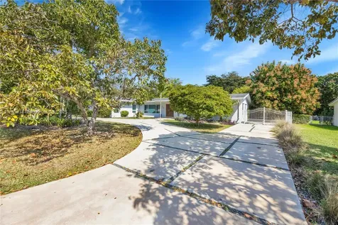 9401 SW 69th Court Pinecrest FL 33156