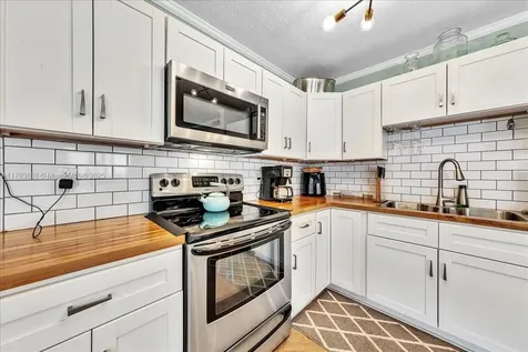 1217 NW 107th Terrace Plantation FL 33322