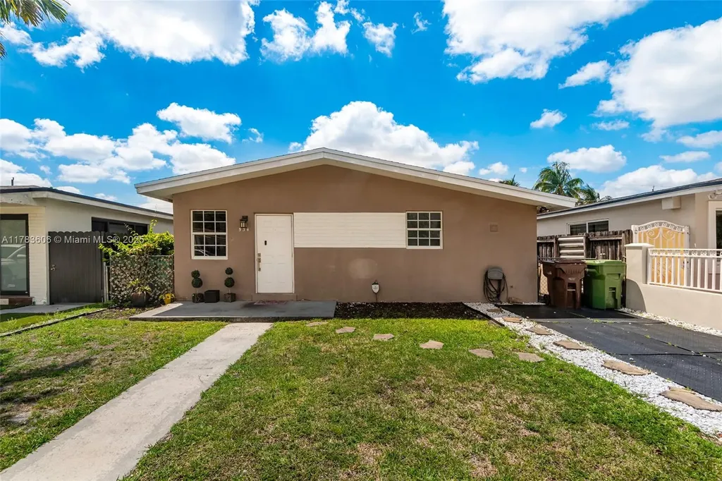 534 W 16th Street Hialeah FL 33010