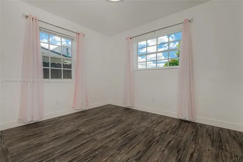 534 W 16th Street Hialeah FL 33010