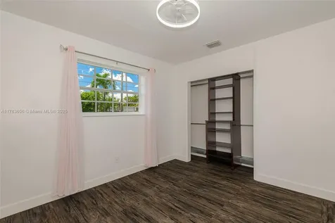 534 W 16th Street Hialeah FL 33010