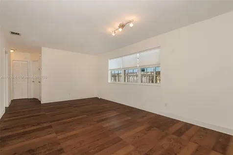 534 W 16th Street Hialeah FL 33010