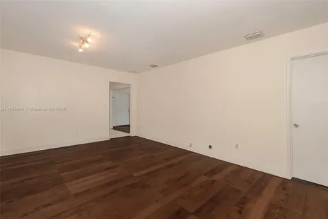 534 W 16th Street Hialeah FL 33010