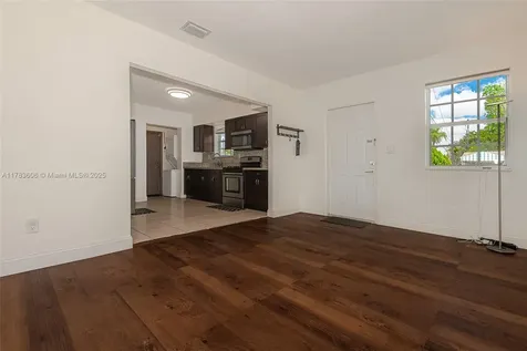 534 W 16th Street Hialeah FL 33010