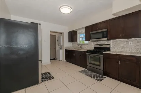 534 W 16th Street Hialeah FL 33010