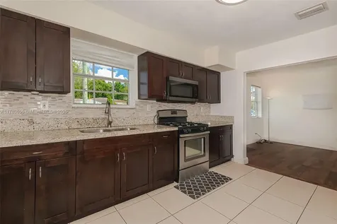 534 W 16th Street Hialeah FL 33010