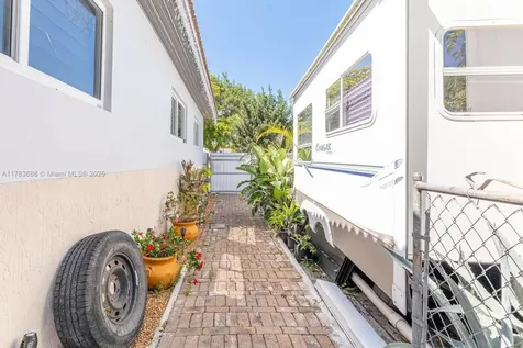 210 W 52nd Street Hialeah FL 33012