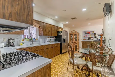 210 W 52nd Street Hialeah FL 33012