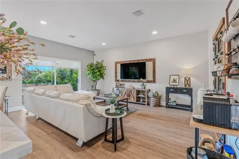 5926 NW 113th Place Doral FL 33178