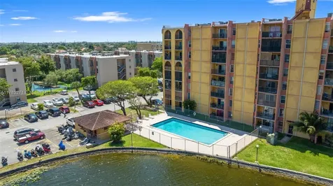 4719 NW 7th Street Miami FL 33126