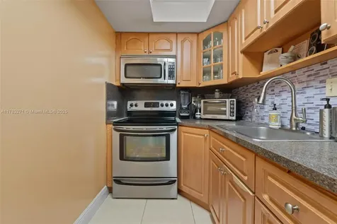 4719 NW 7th Street Miami FL 33126