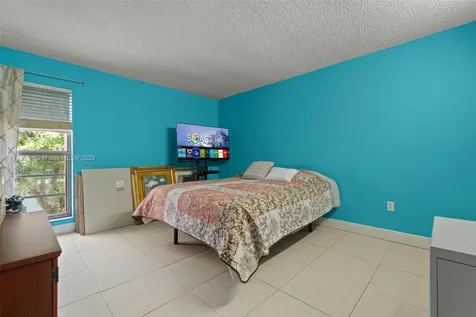 4719 NW 7th Street Miami FL 33126