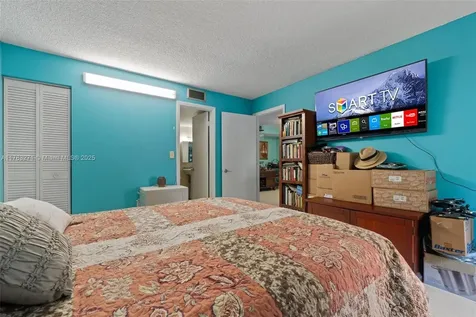 4719 NW 7th Street Miami FL 33126