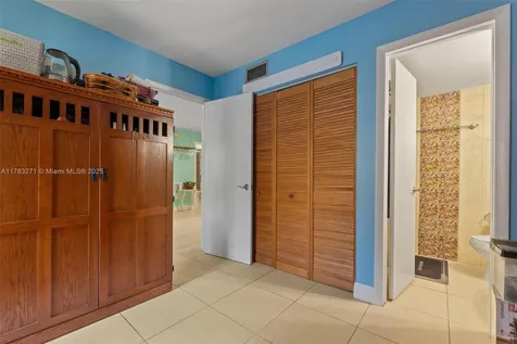 4719 NW 7th Street Miami FL 33126
