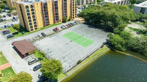 4719 NW 7th Street Miami FL 33126
