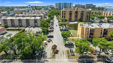 4719 NW 7th Street Miami FL 33126