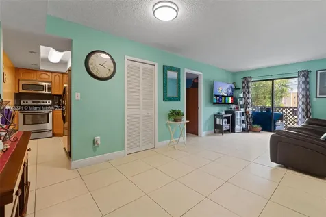 4719 NW 7th Street Miami FL 33126
