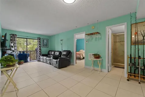 4719 NW 7th Street Miami FL 33126