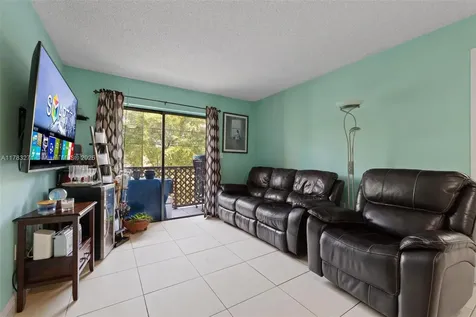 4719 NW 7th Street Miami FL 33126