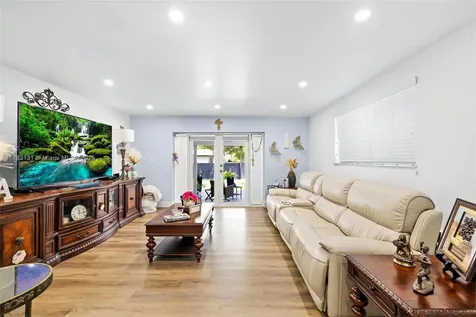 1525 SW 12th Street Miami FL 33135