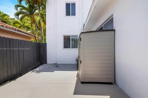 1525 SW 12th Street Miami FL 33135