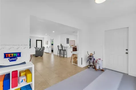 9365 Nassau Drive Cutler Bay FL 33189