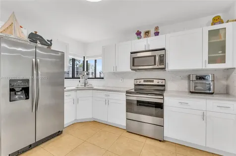 9365 Nassau Drive Cutler Bay FL 33189