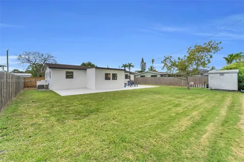 9365 Nassau Drive Cutler Bay FL 33189
