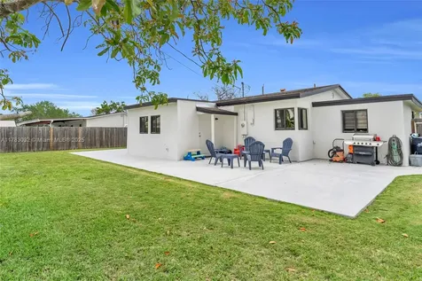 9365 Nassau Drive Cutler Bay FL 33189