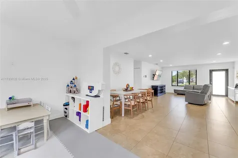 9365 Nassau Drive Cutler Bay FL 33189