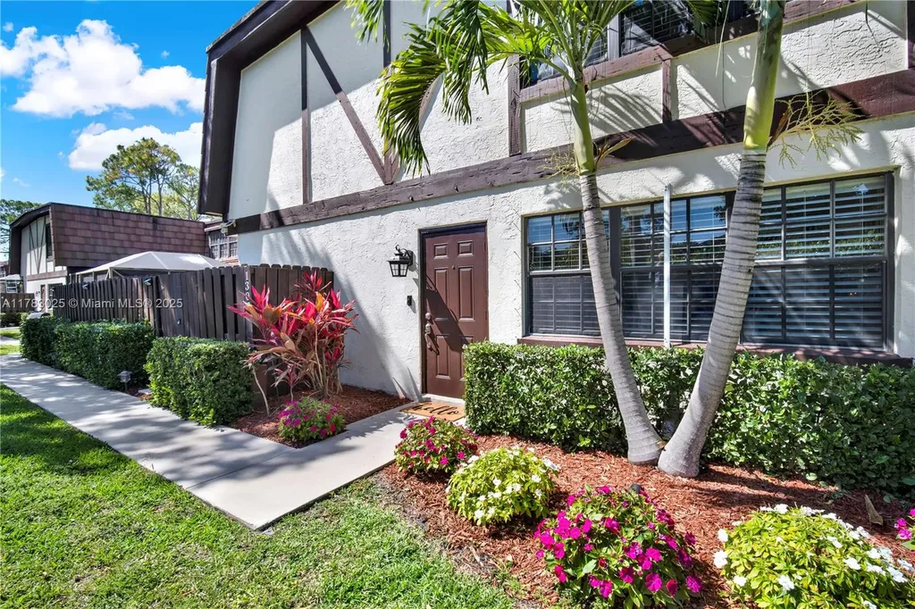 130 Weybridge Circle Royal Palm Beach FL 33411
