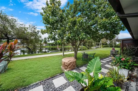 11140 Redwood Avenue Pembroke Pines FL 33026