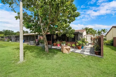11140 Redwood Avenue Pembroke Pines FL 33026