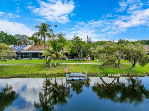 11140 Redwood Avenue Pembroke Pines FL 33026