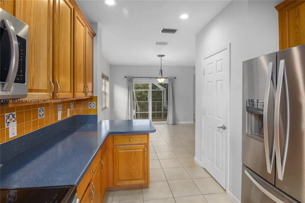 922 NW 127th Avenue Coral Springs FL 33071