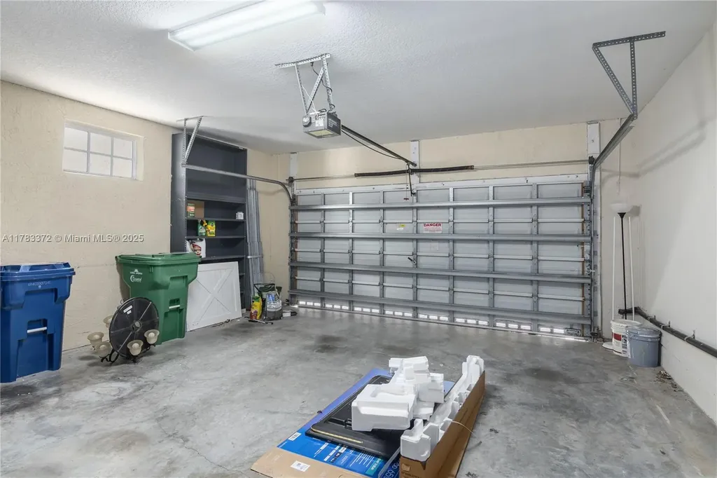 922 NW 127th Avenue Coral Springs FL 33071