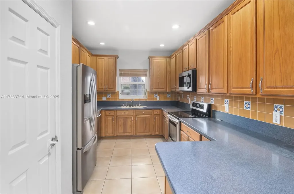 922 NW 127th Avenue Coral Springs FL 33071