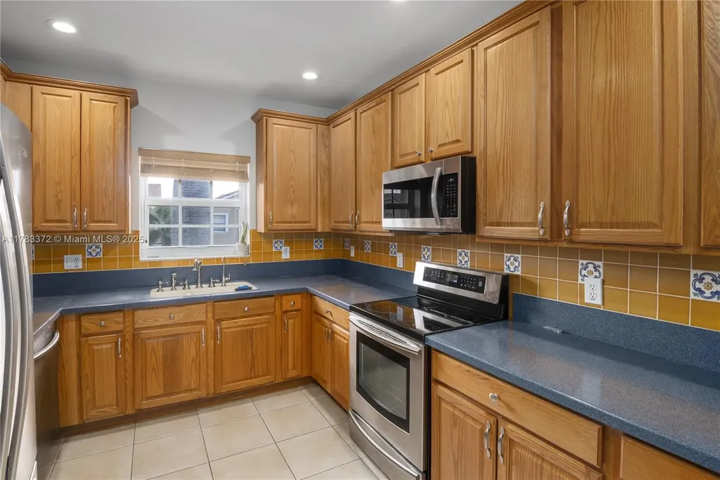 922 NW 127th Avenue Coral Springs FL 33071