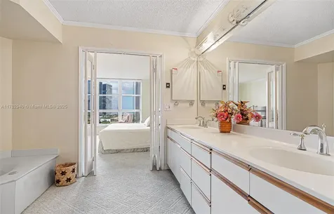 19195 NE 36th Court Aventura FL 33180