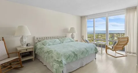 881 Ocean Drive Key Biscayne FL 33149