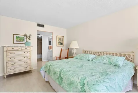881 Ocean Drive Key Biscayne FL 33149