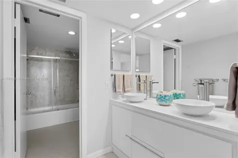 881 Ocean Drive Key Biscayne FL 33149