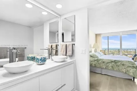 881 Ocean Drive Key Biscayne FL 33149