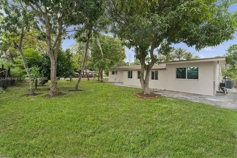 195 NE 164th Street Miami FL 33162