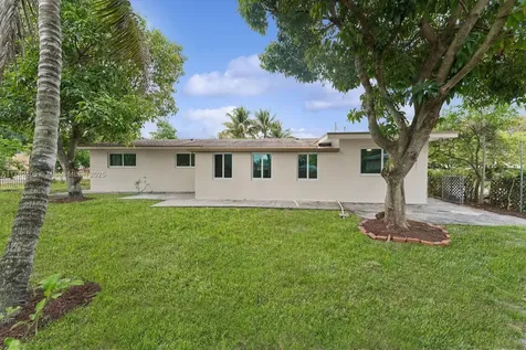 195 NE 164th Street Miami FL 33162