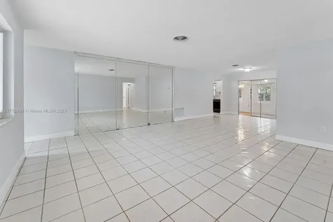 195 NE 164th Street Miami FL 33162