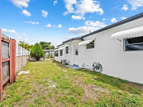 7501 Lincoln Street Hollywood FL 33024