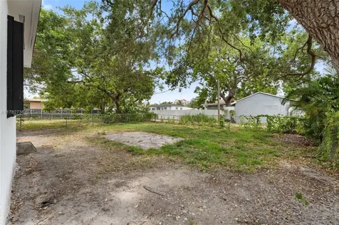 1325 NW 51st Street Miami FL 33142